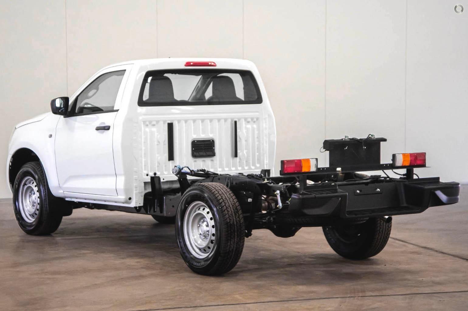2026 Isuzu D-MAX SX — photo 4