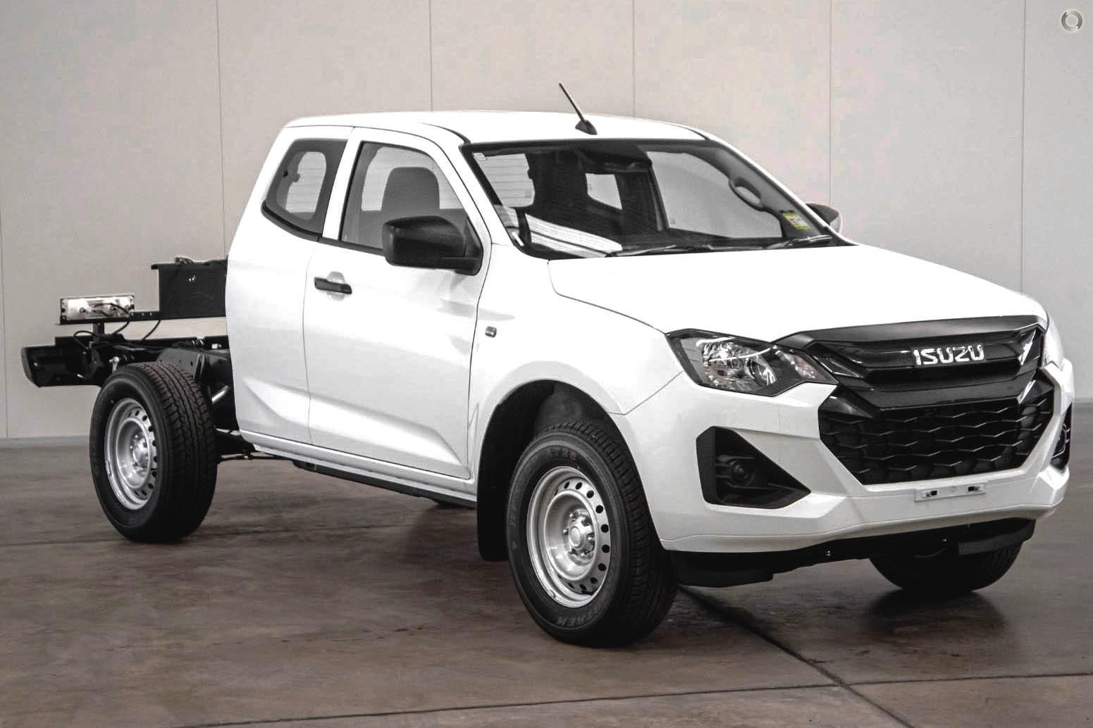 2025 Isuzu D-MAX SX — photo 5