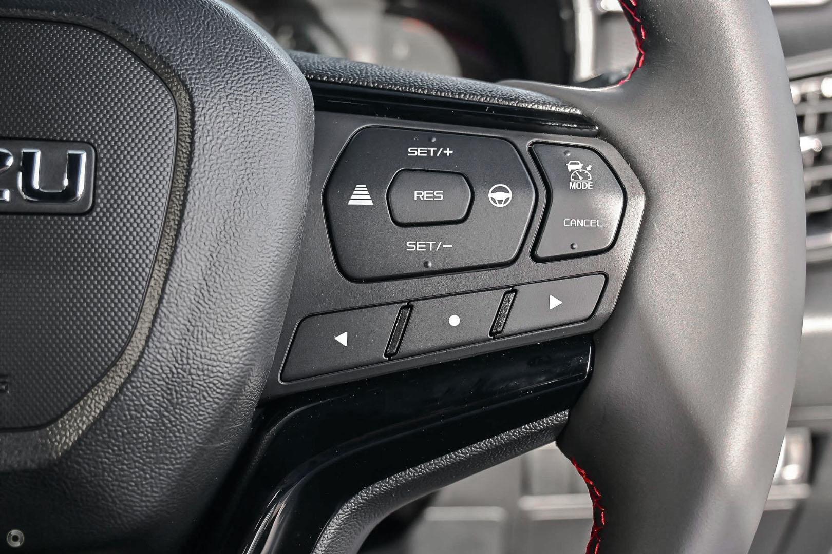 2025 Isuzu D-MAX XTERRAIN — photo 12