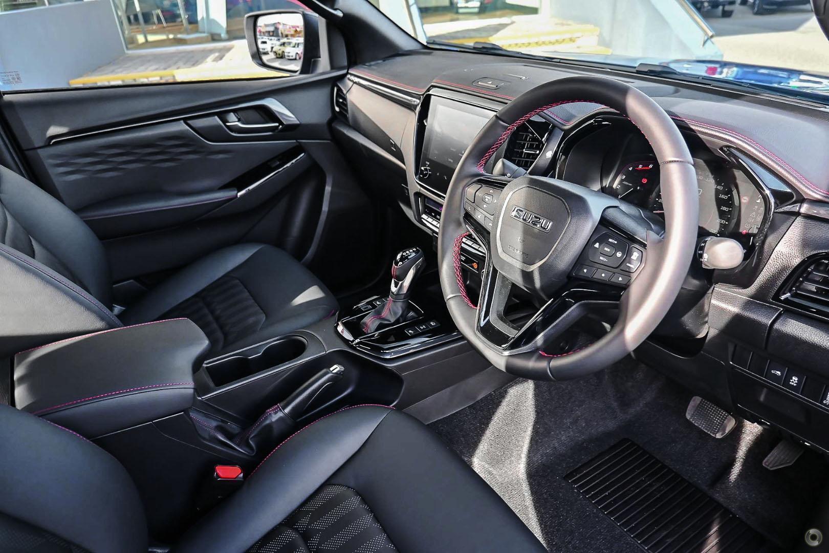 2025 Isuzu D-MAX XTERRAIN — photo 4
