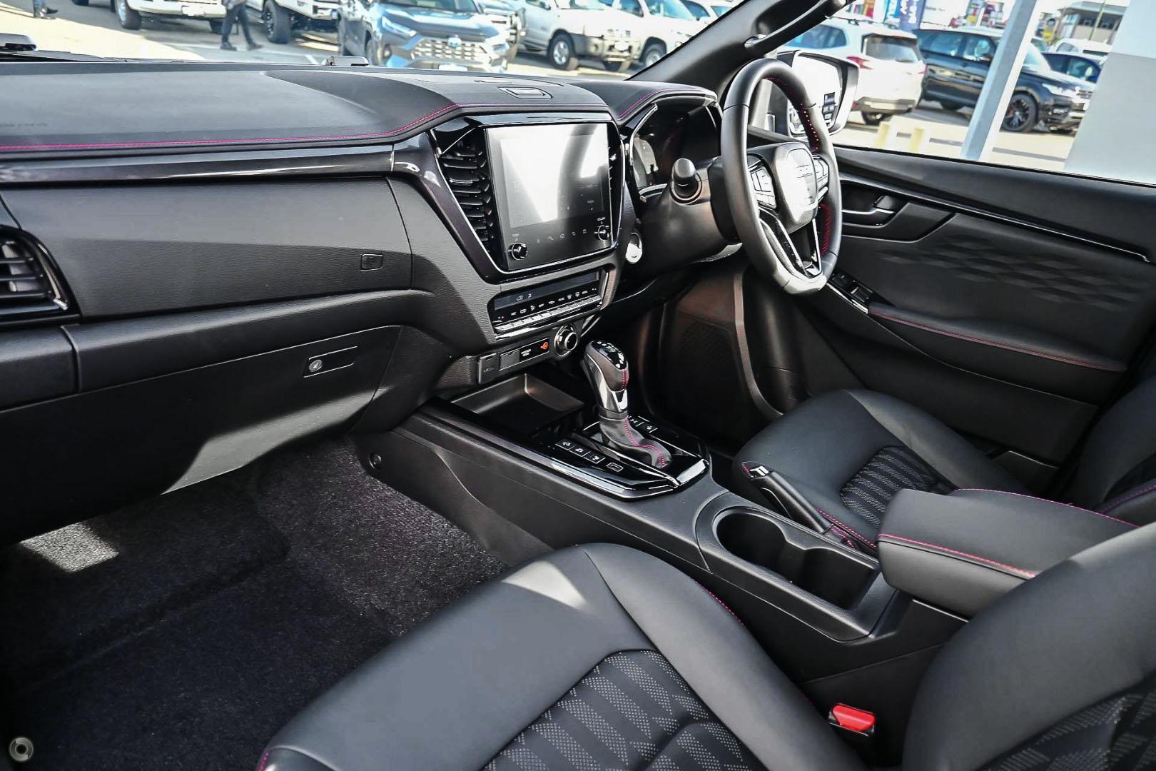 2025 Isuzu D-MAX XTERRAIN — photo 5