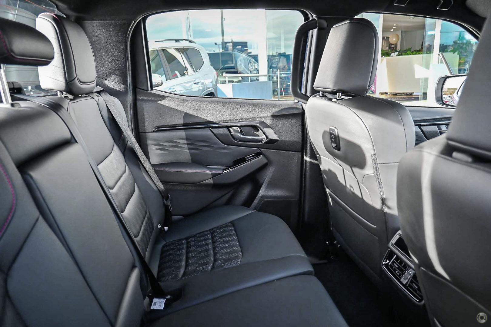 2025 Isuzu D-MAX XTERRAIN — photo 8