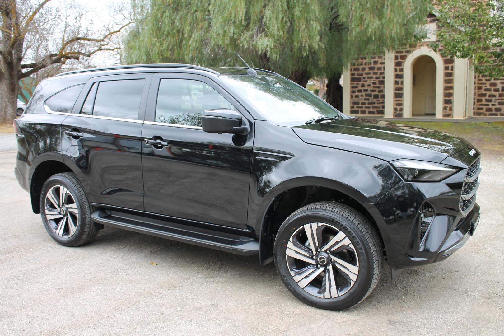 2025 Isuzu MU-X LST — photo 20