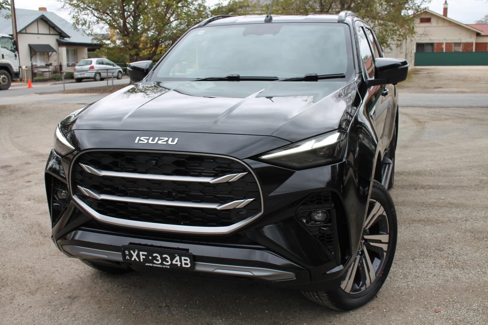 2025 Isuzu MU-X LST — photo 3