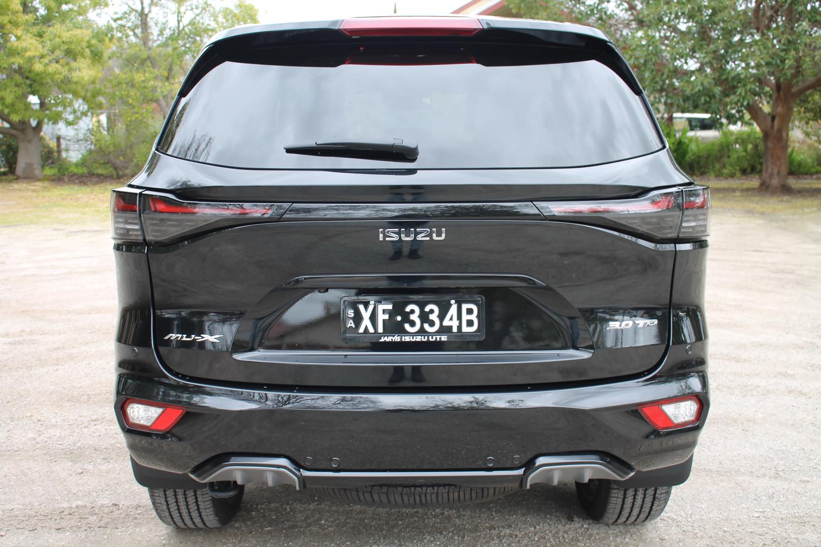 2025 Isuzu MU-X LST — photo 5