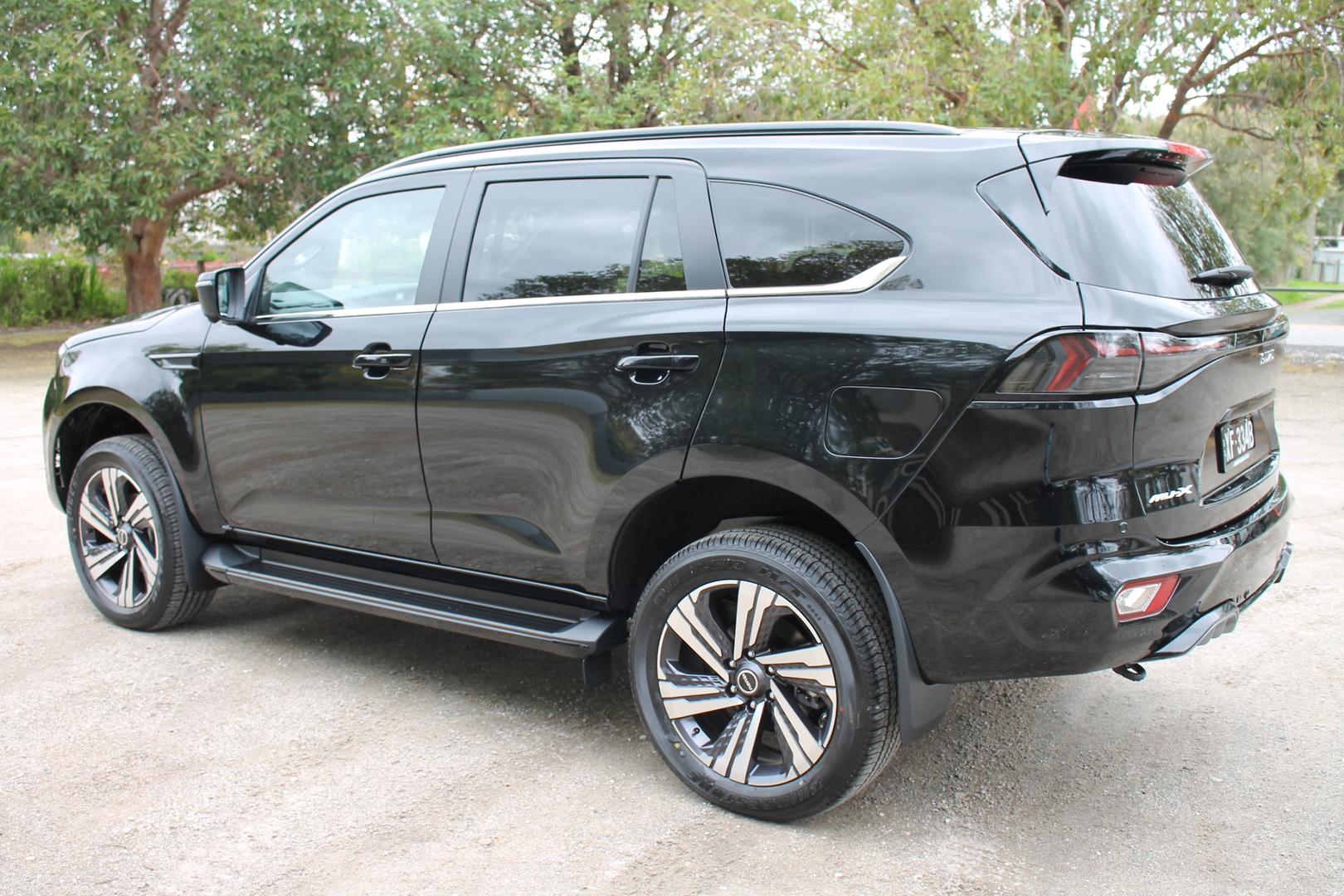 2025 Isuzu MU-X LST — photo 6