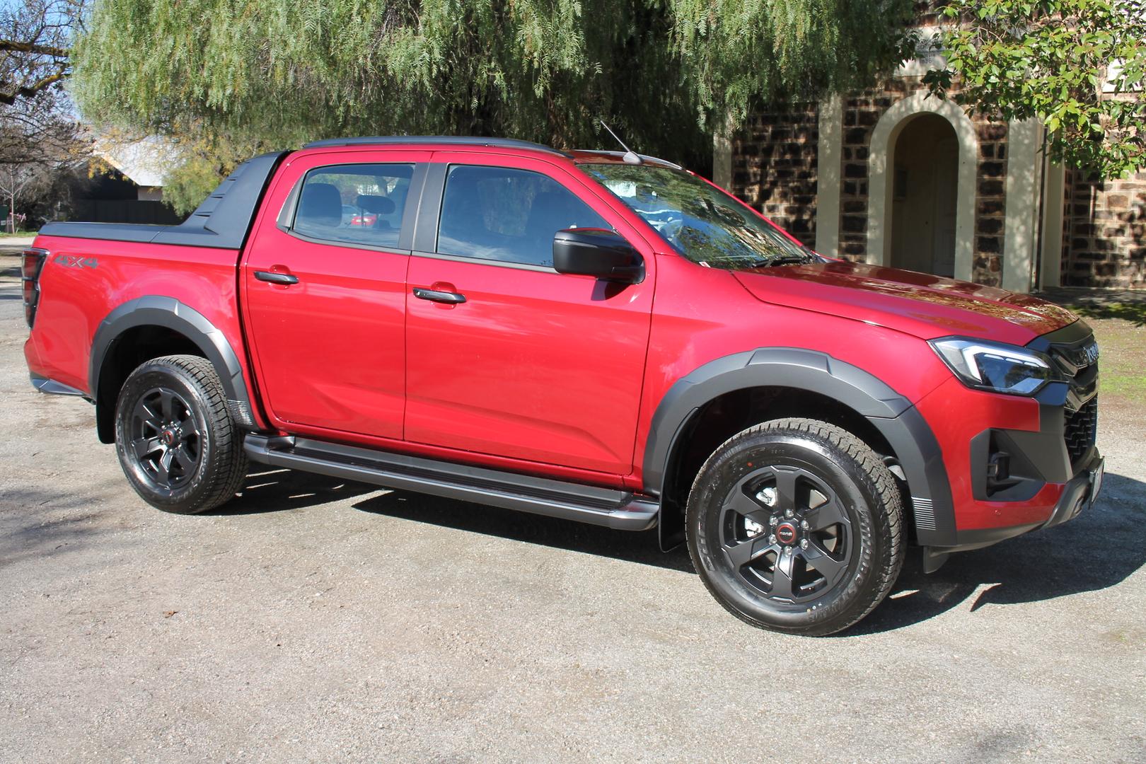 2025 Isuzu D-MAX XTERRAIN — photo 1