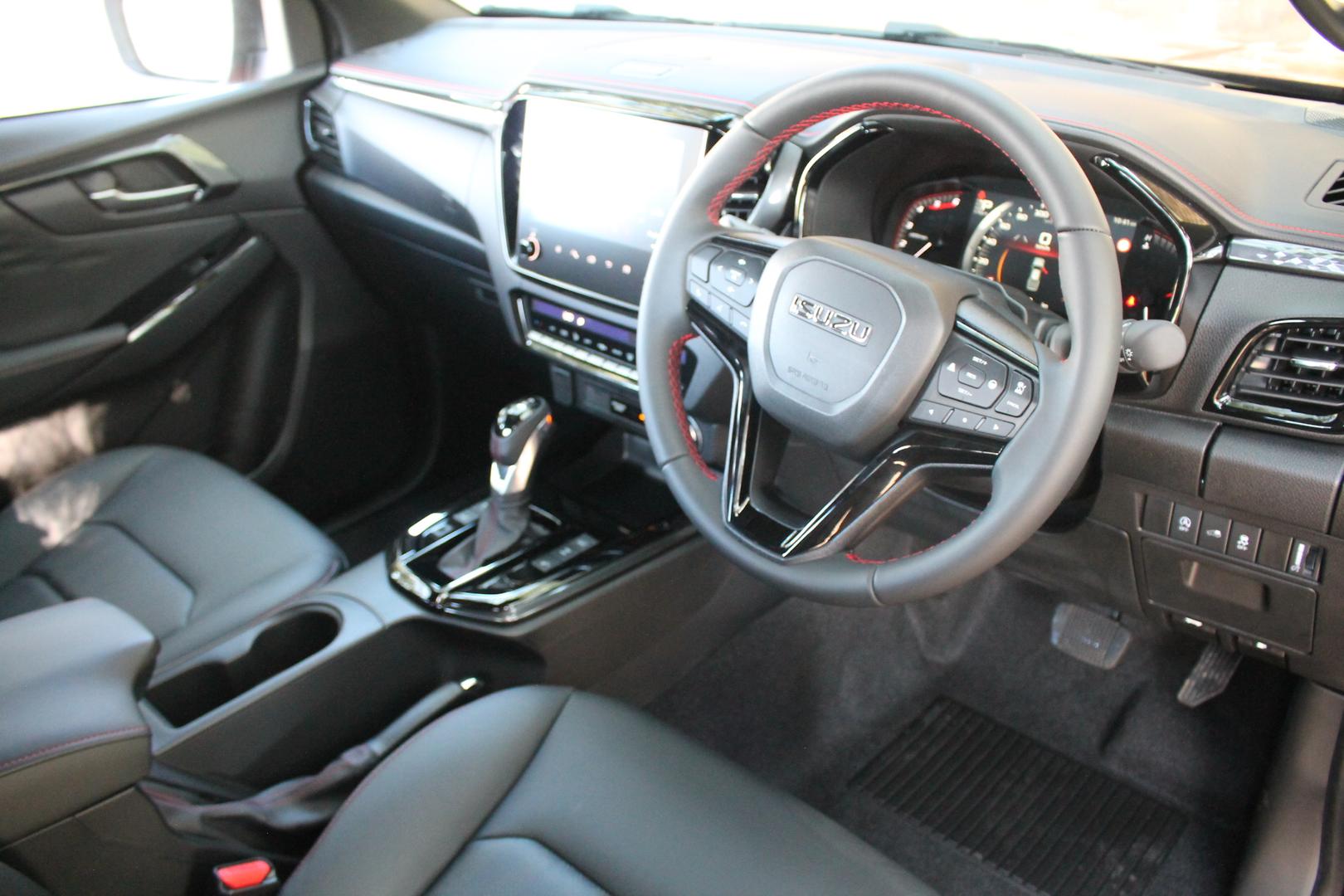 2025 Isuzu D-MAX XTERRAIN — photo 10
