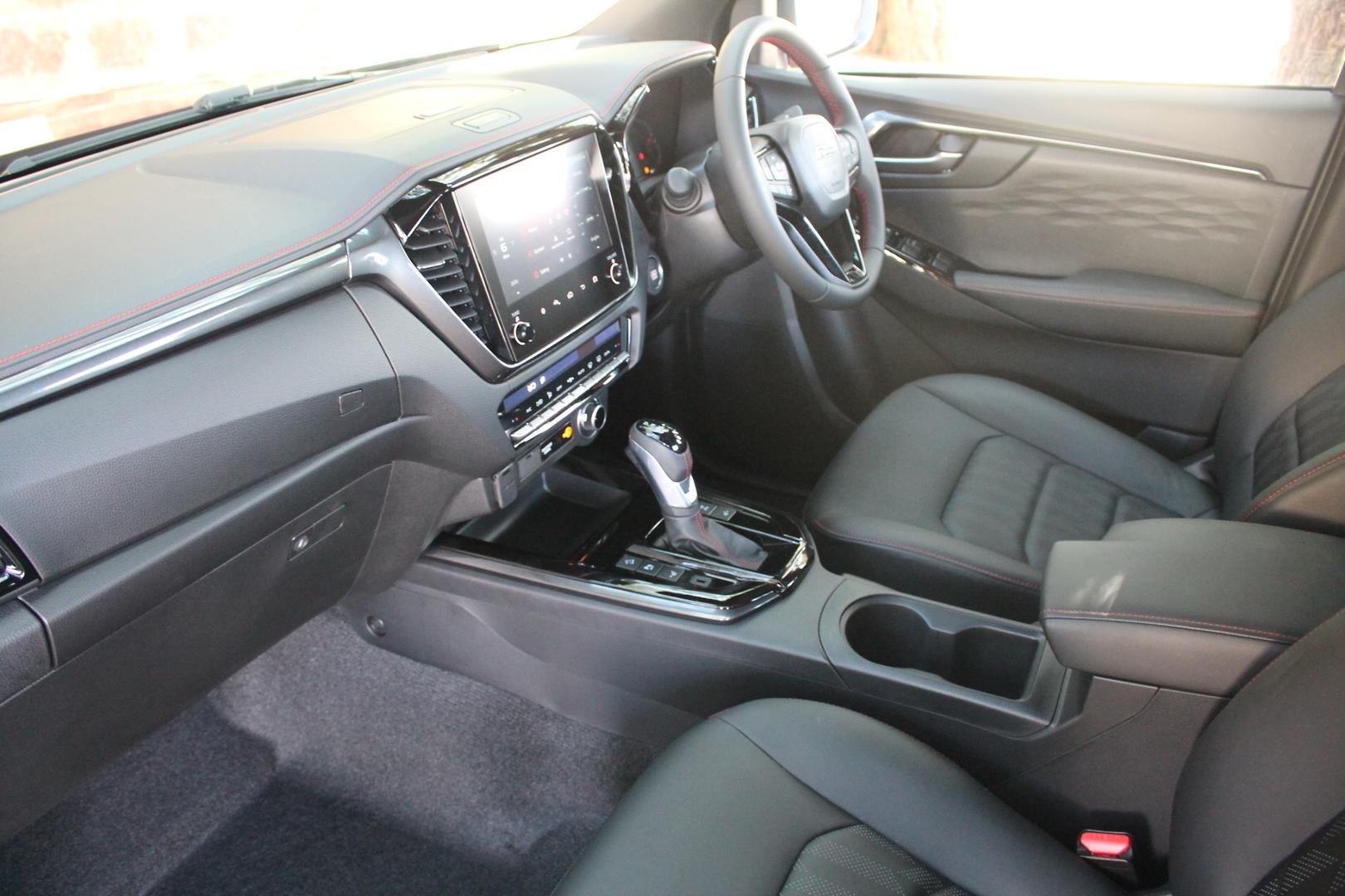 2025 Isuzu D-MAX XTERRAIN — photo 15