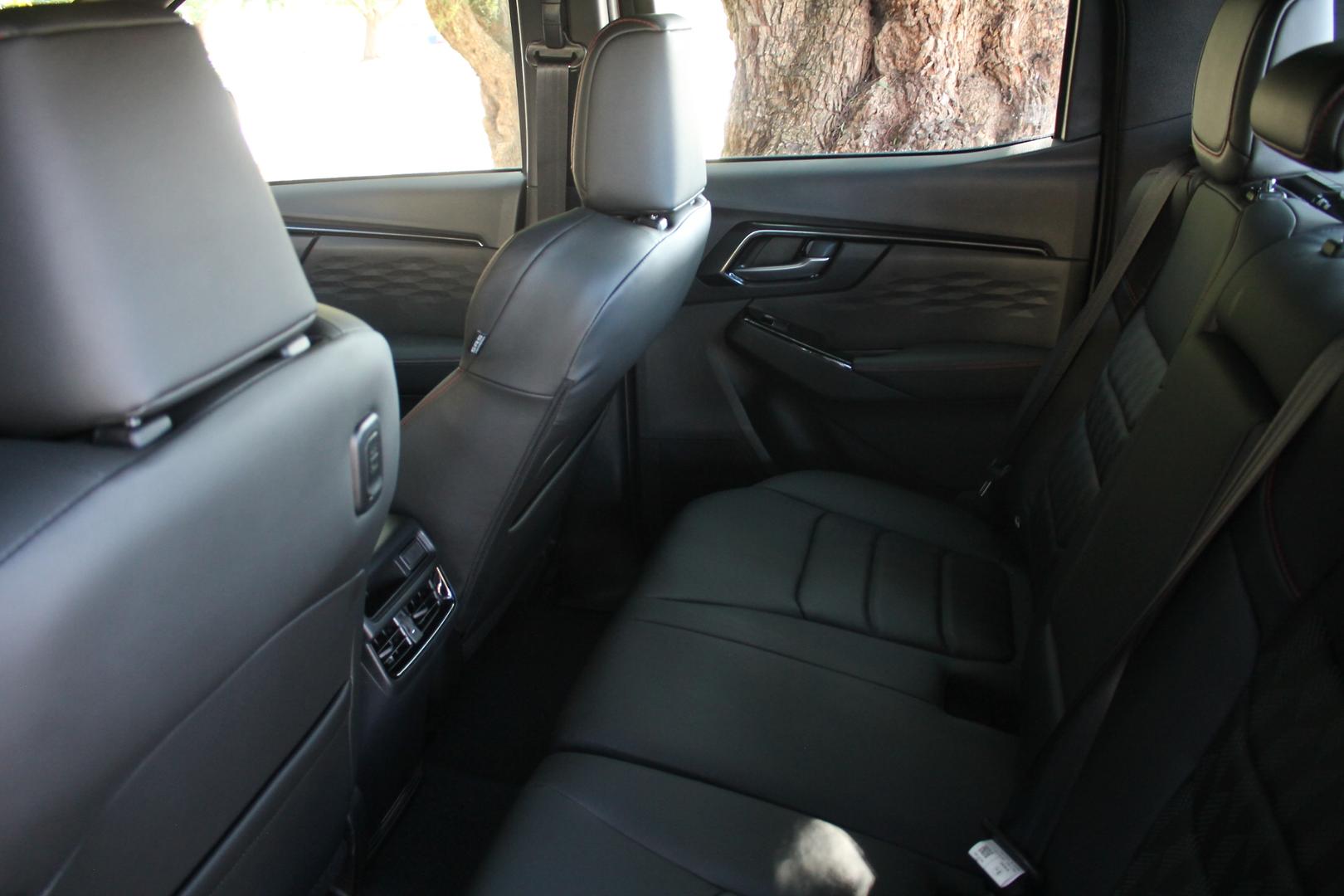 2025 Isuzu D-MAX XTERRAIN — photo 16