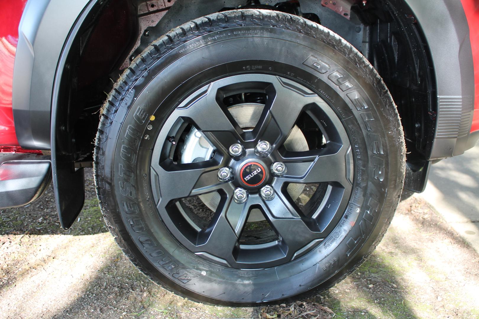 2025 Isuzu D-MAX XTERRAIN — photo 17