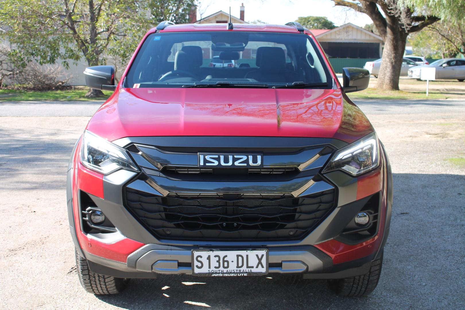 2025 Isuzu D-MAX XTERRAIN — photo 2