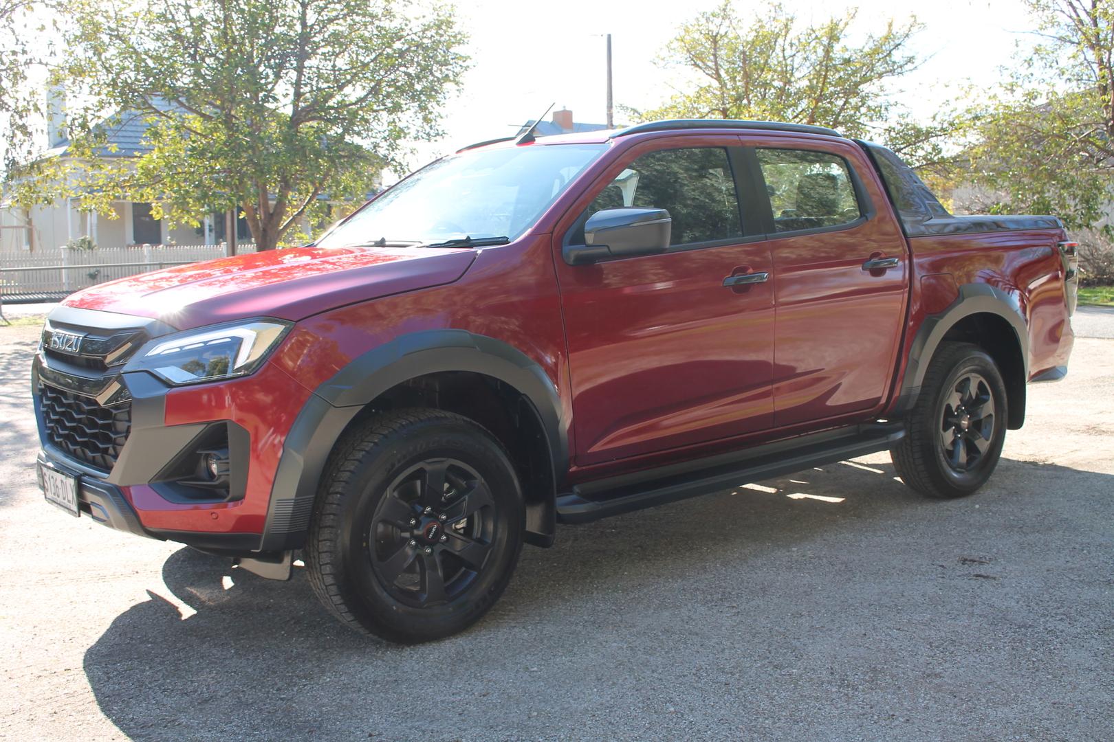 2025 Isuzu D-MAX XTERRAIN — photo 3