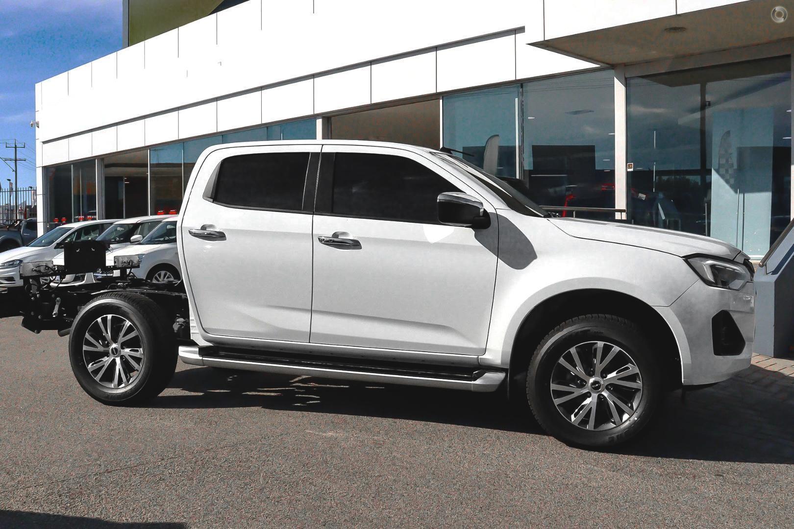 2025 Isuzu D-MAX LSU — photo 4