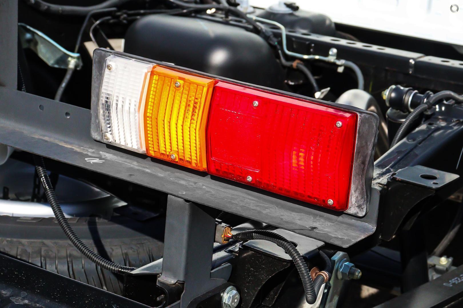 2025 Isuzu D-MAX LSU — photo 6