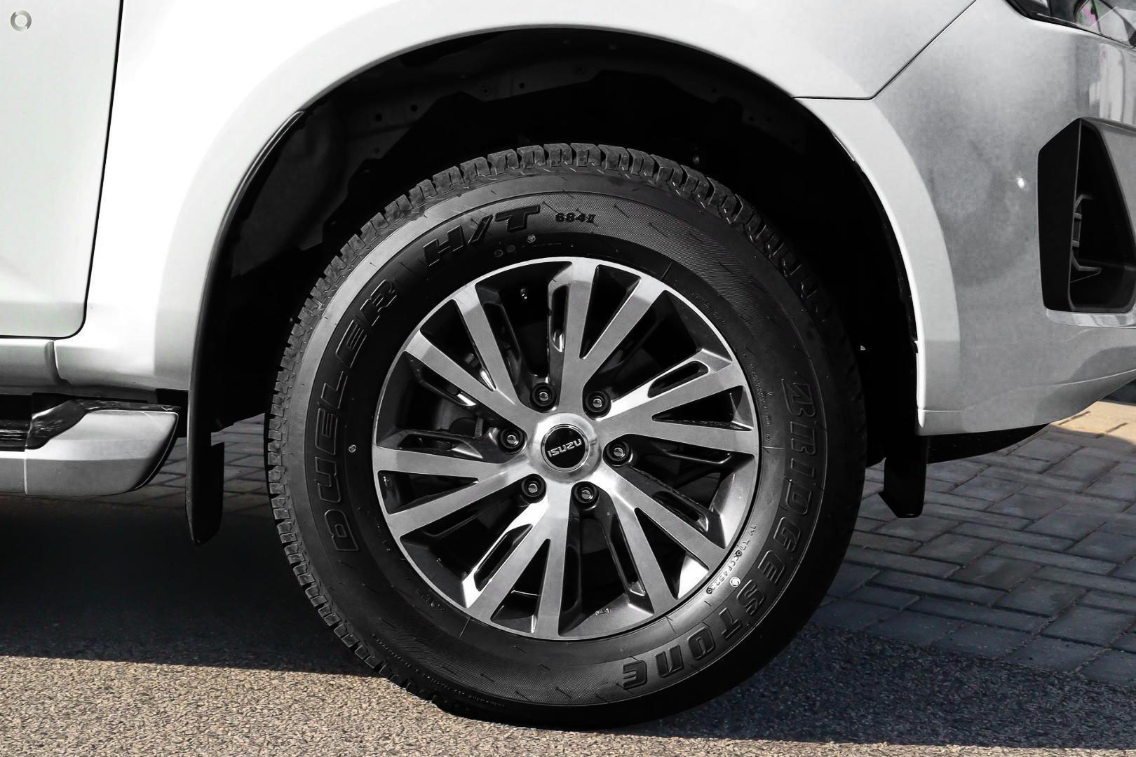 2025 Isuzu D-MAX LSU — photo 7