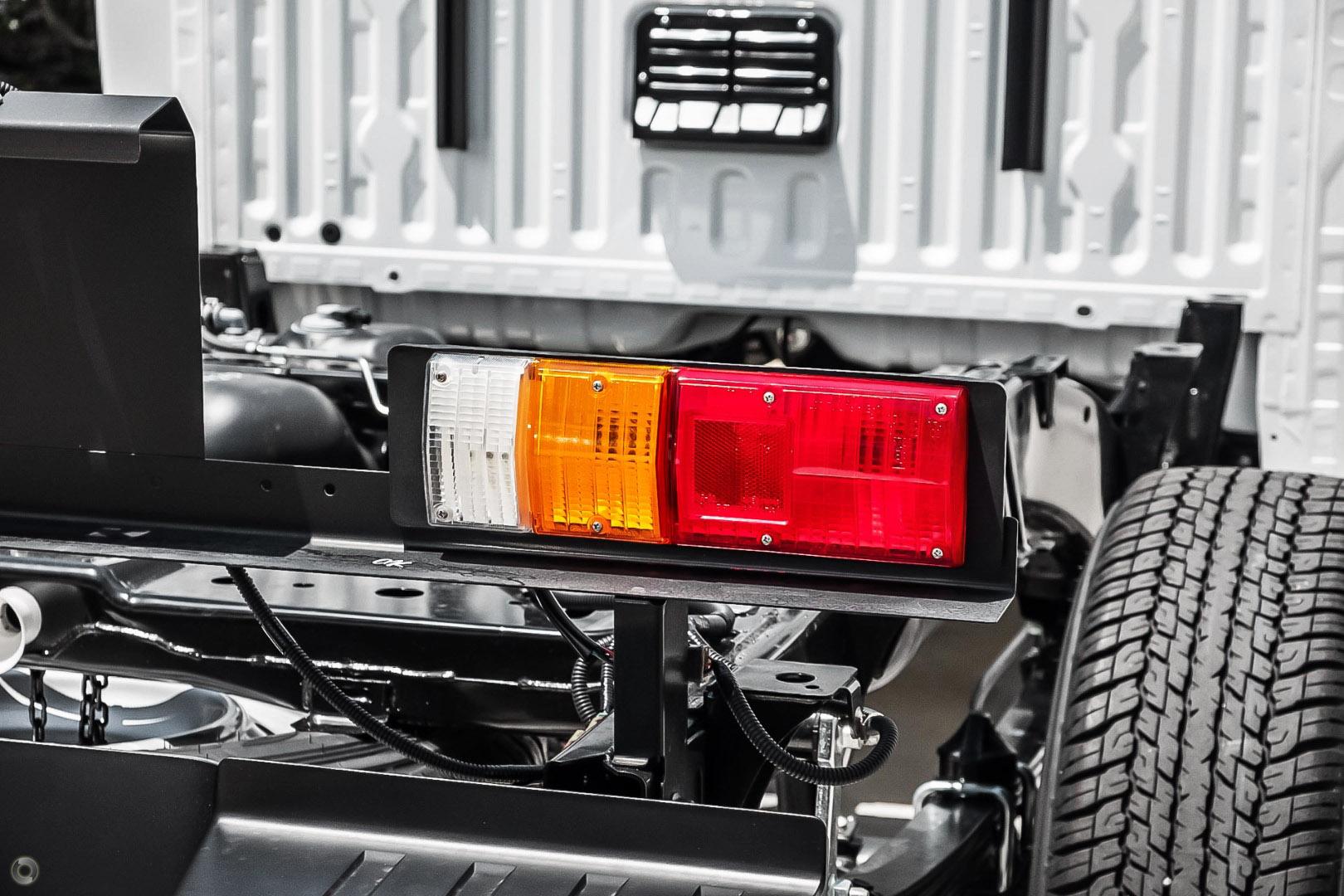 2025 Isuzu D-MAX SX High Ride — photo 8
