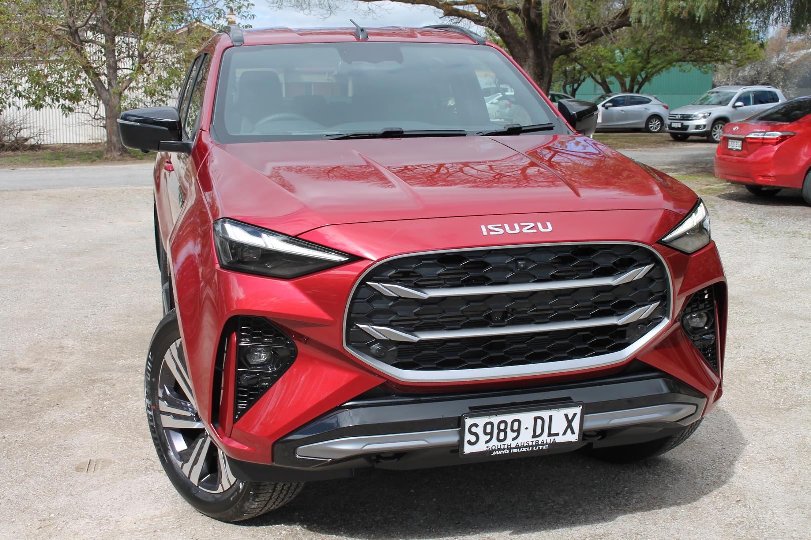 2025 Isuzu MU-X LST — photo 1