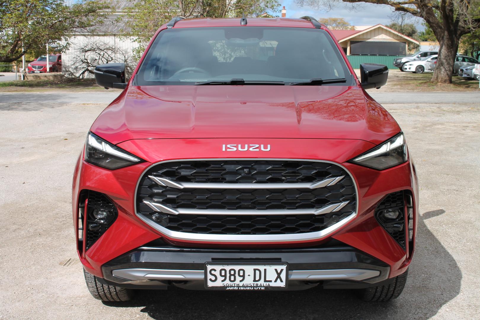 2025 Isuzu MU-X LST — photo 2