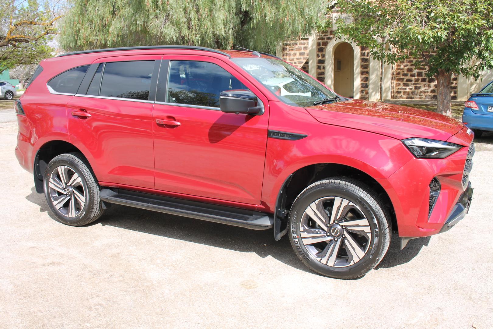 2025 Isuzu MU-X LST — photo 20