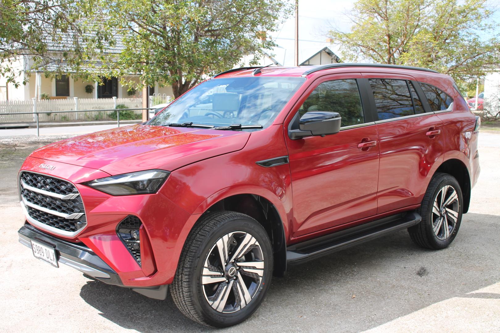 2025 Isuzu MU-X LST — photo 22
