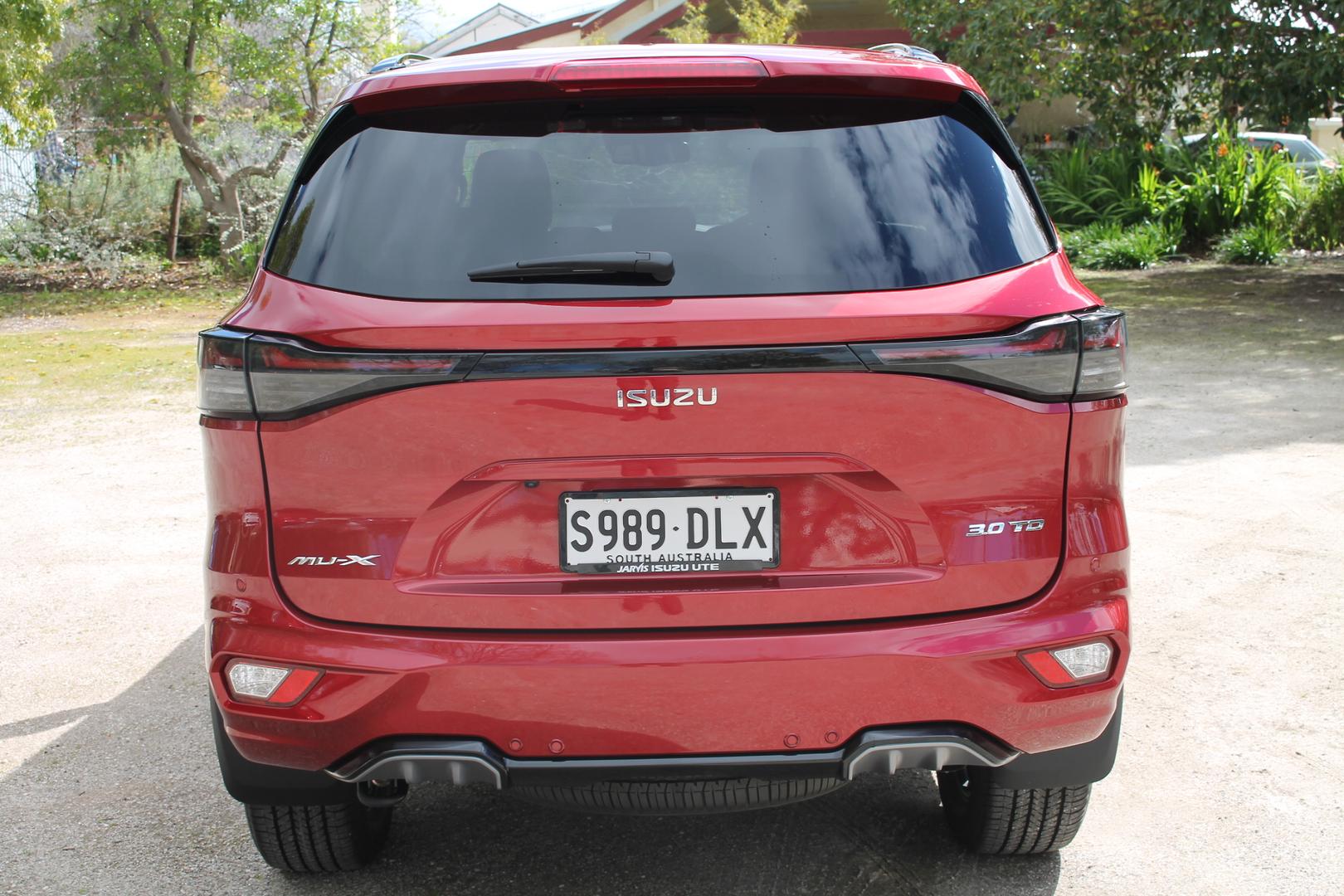 2025 Isuzu MU-X LST — photo 5