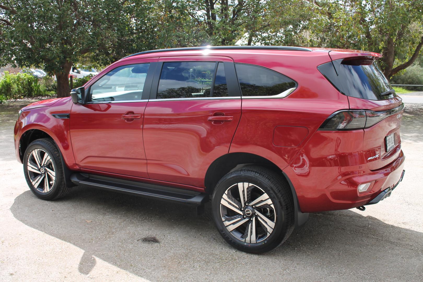 2025 Isuzu MU-X LST — photo 6