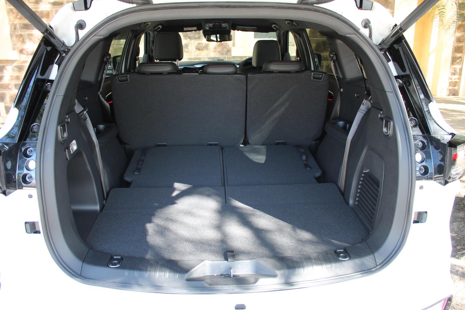 2026 Isuzu MU-X XTERRAIN — photo 17