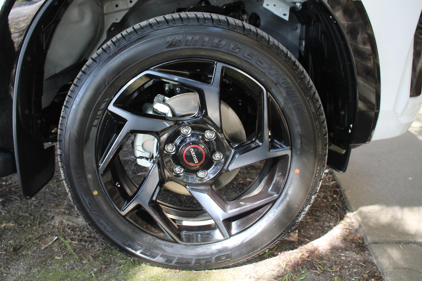 2026 Isuzu MU-X XTERRAIN — photo 18