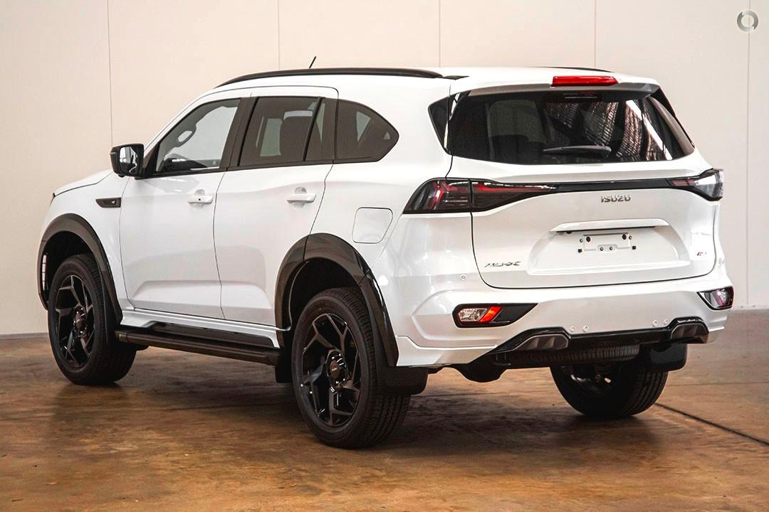 2026 Isuzu MU-X XTERRAIN — photo 4