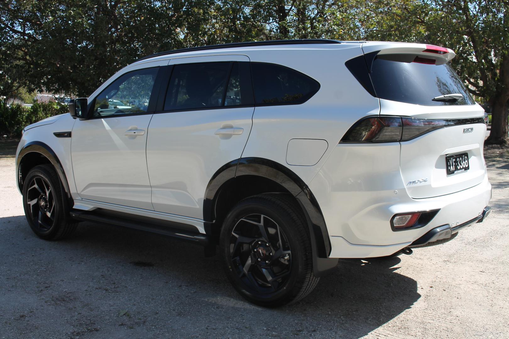 2026 Isuzu MU-X XTERRAIN — photo 6