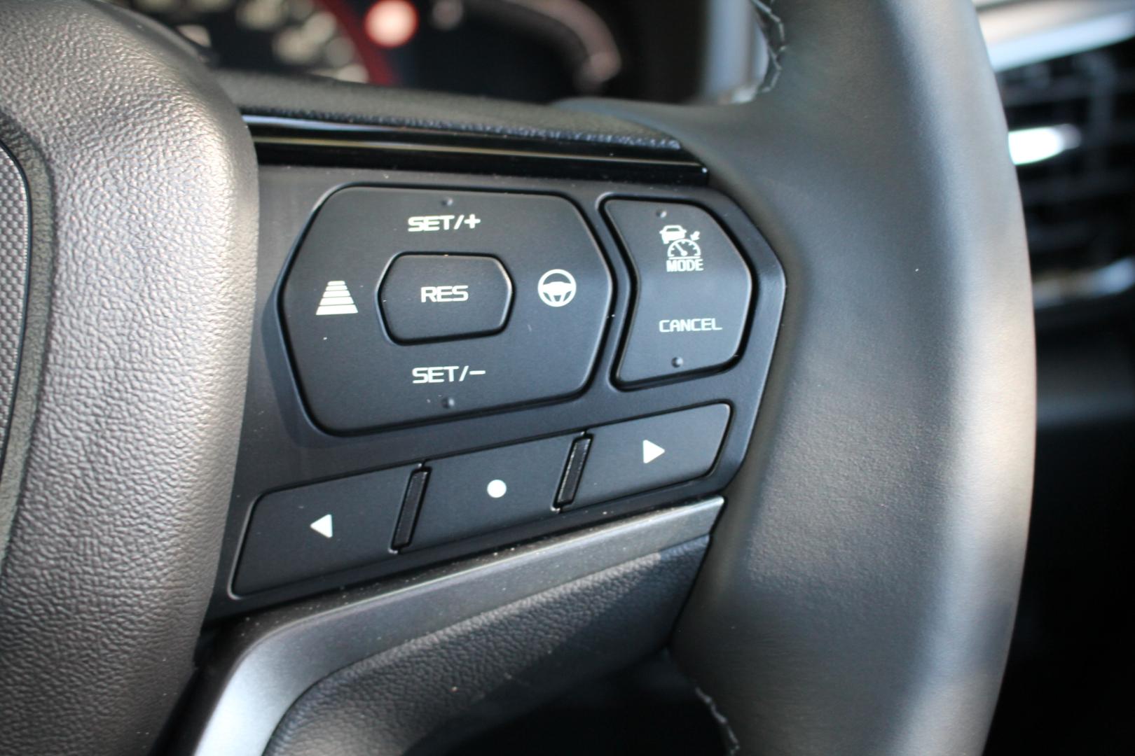2026 Isuzu MU-X XTERRAIN — photo 9