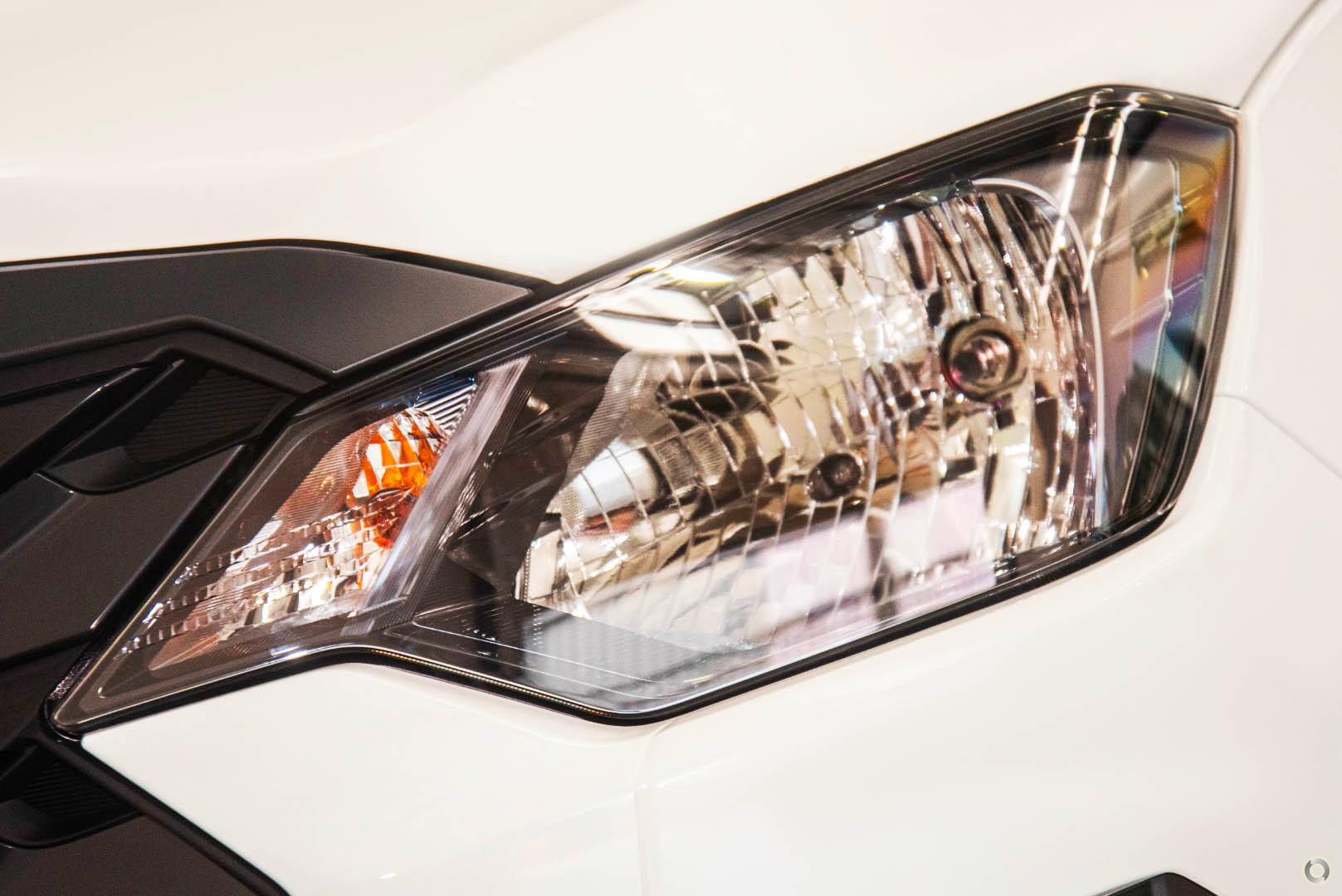 2025 Isuzu D-MAX SX — photo 6