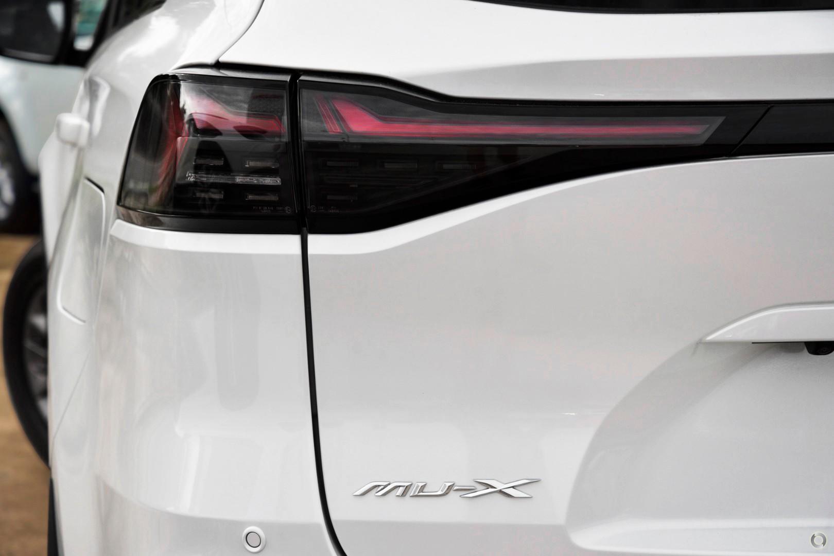 2025 Isuzu MU-X LSU — photo 8