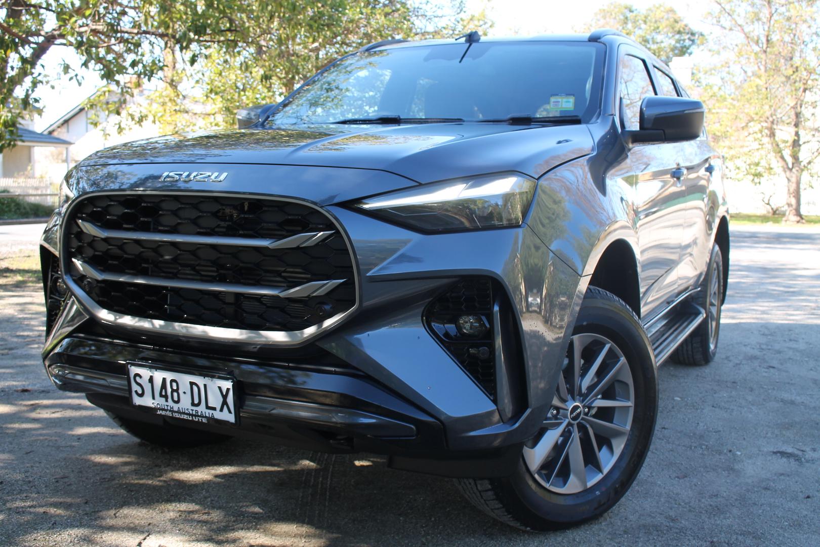 2025 Isuzu MU-X LSU — photo 1