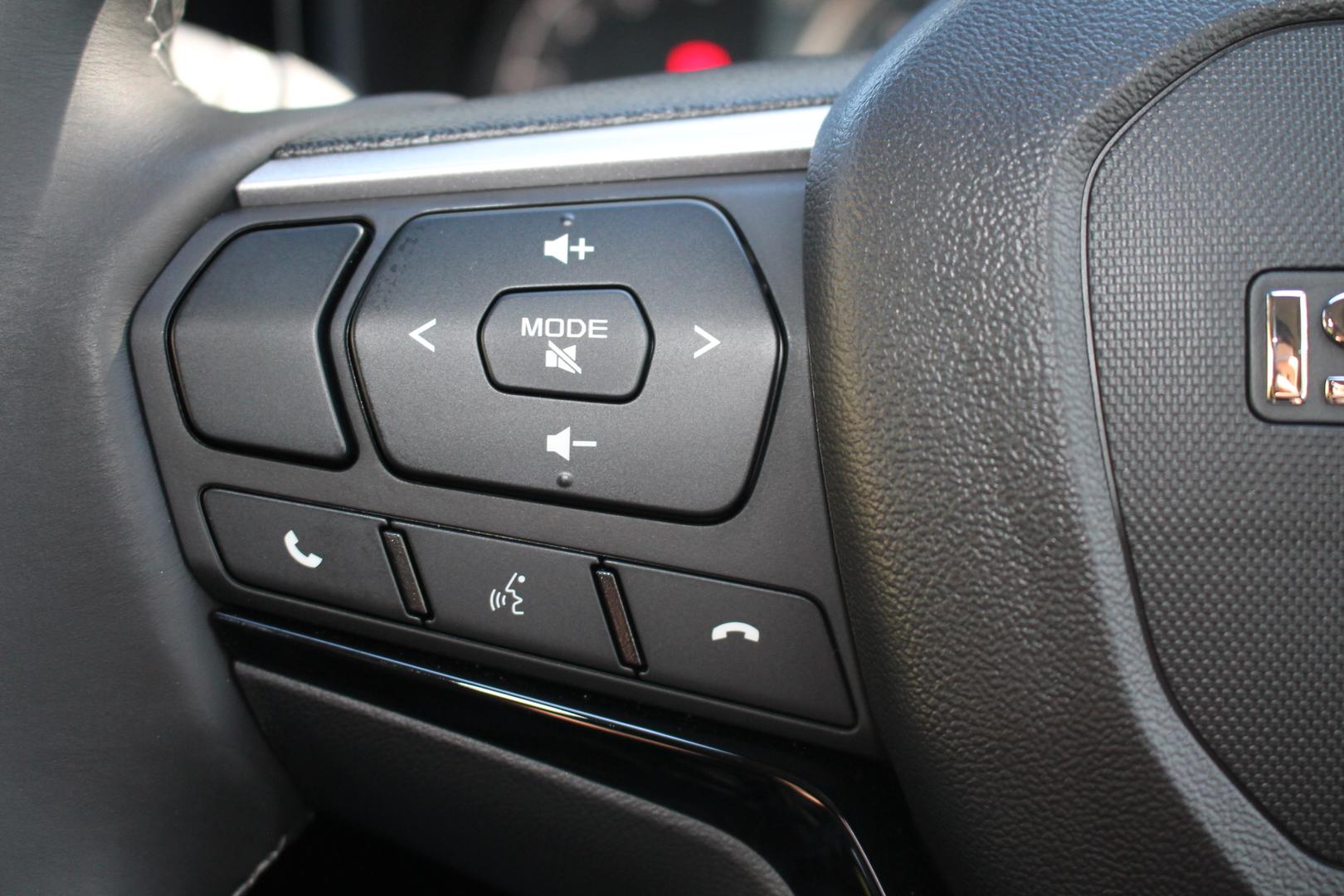 2025 Isuzu MU-X LSU — photo 10