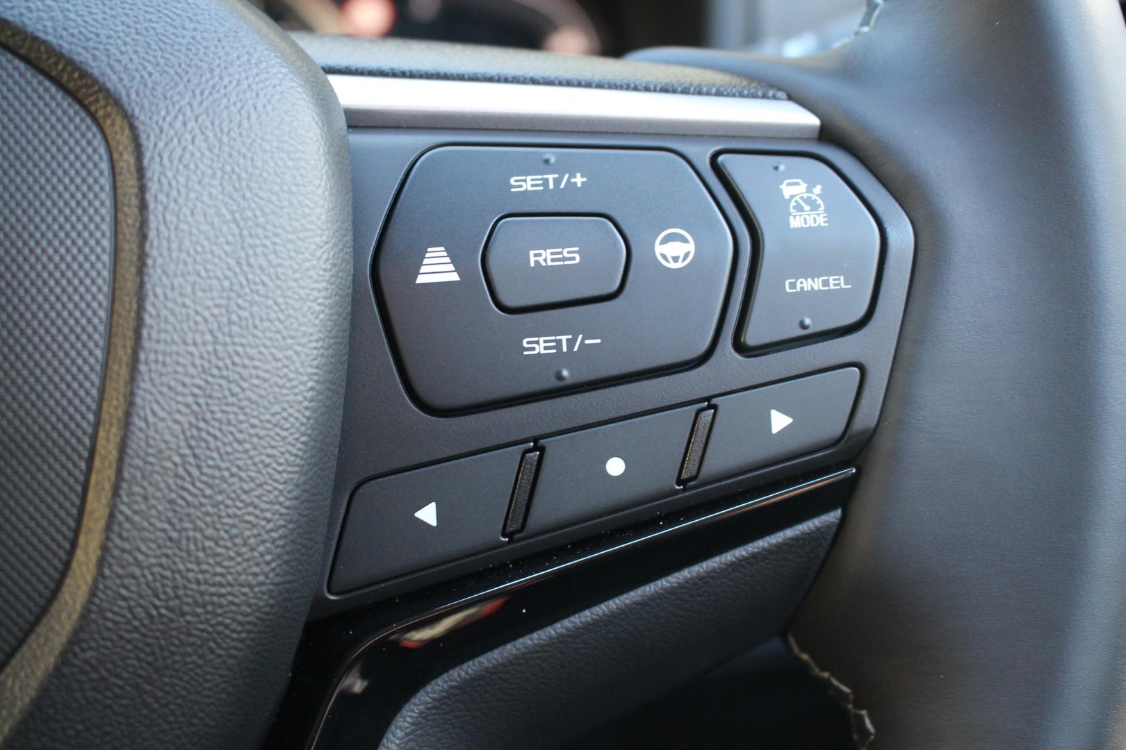 2025 Isuzu MU-X LSU — photo 11