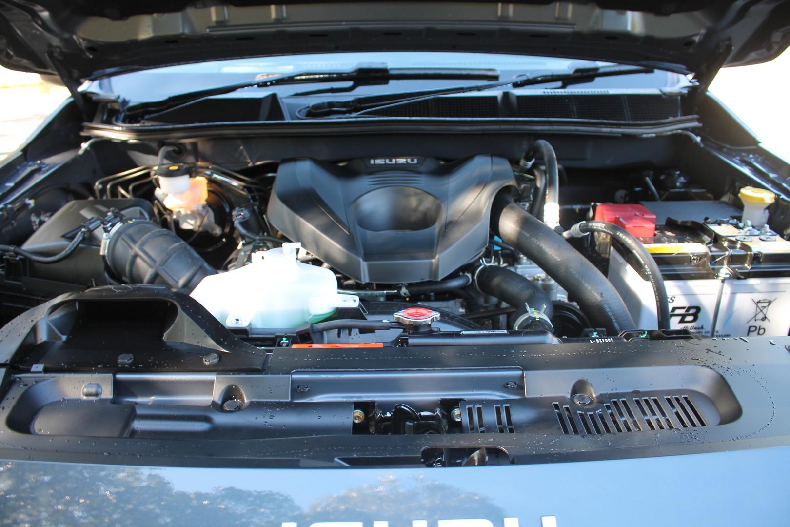 2025 Isuzu MU-X LSU — photo 17