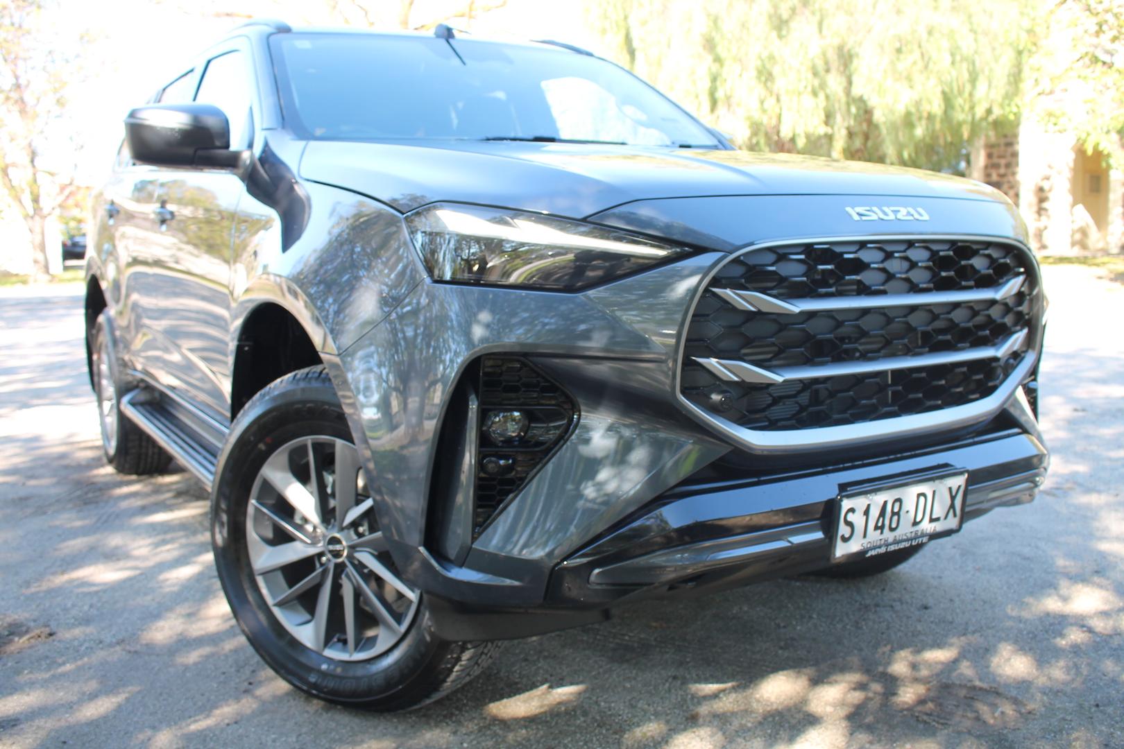 2025 Isuzu MU-X LSU — photo 2