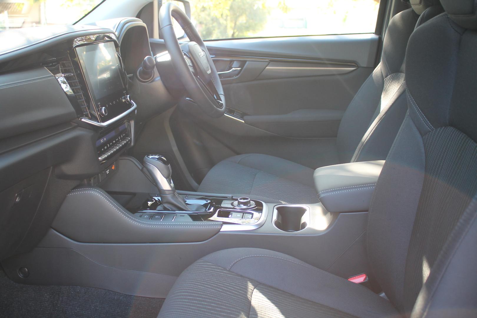 2025 Isuzu MU-X LSU — photo 20