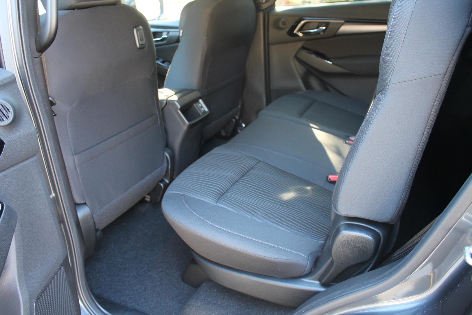 2025 Isuzu MU-X LSU — photo 21