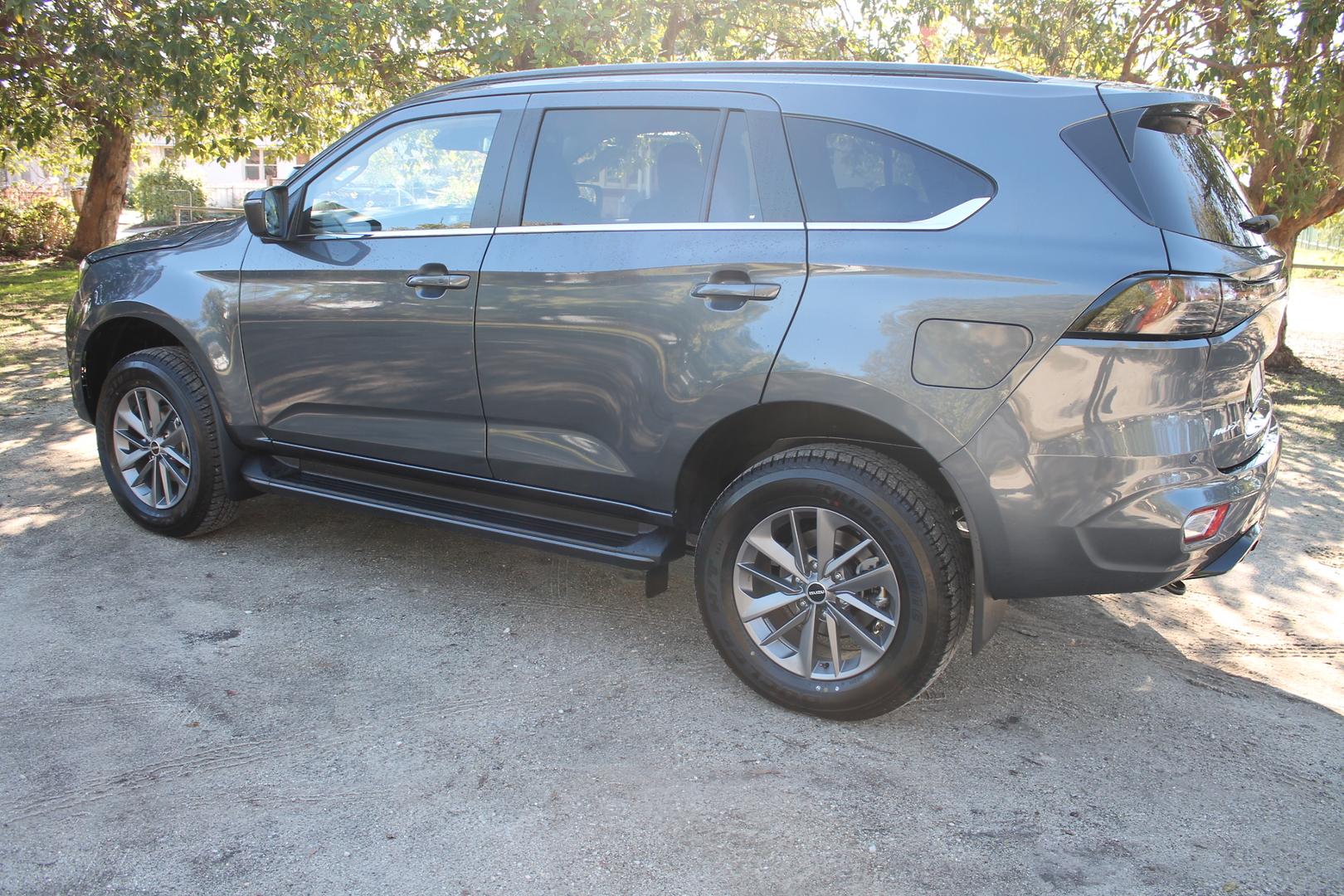 2025 Isuzu MU-X LSU — photo 4