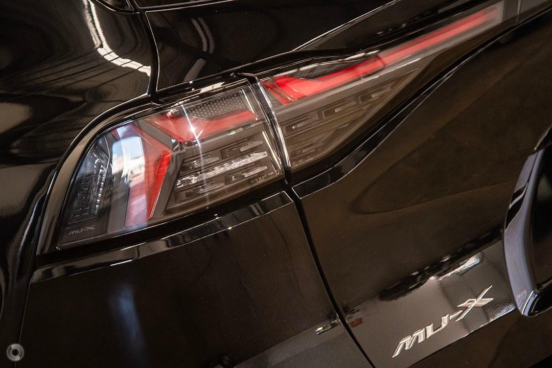 2025 Isuzu MU-X XTERRAIN — photo 10