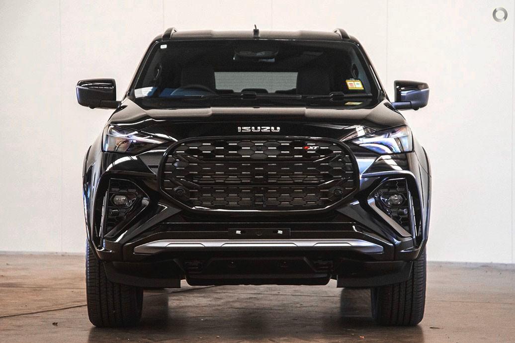 2025 Isuzu MU-X XTERRAIN — photo 2
