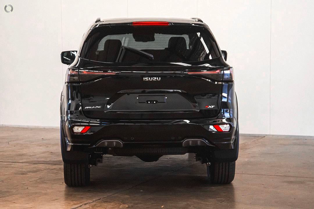 2025 Isuzu MU-X XTERRAIN — photo 3