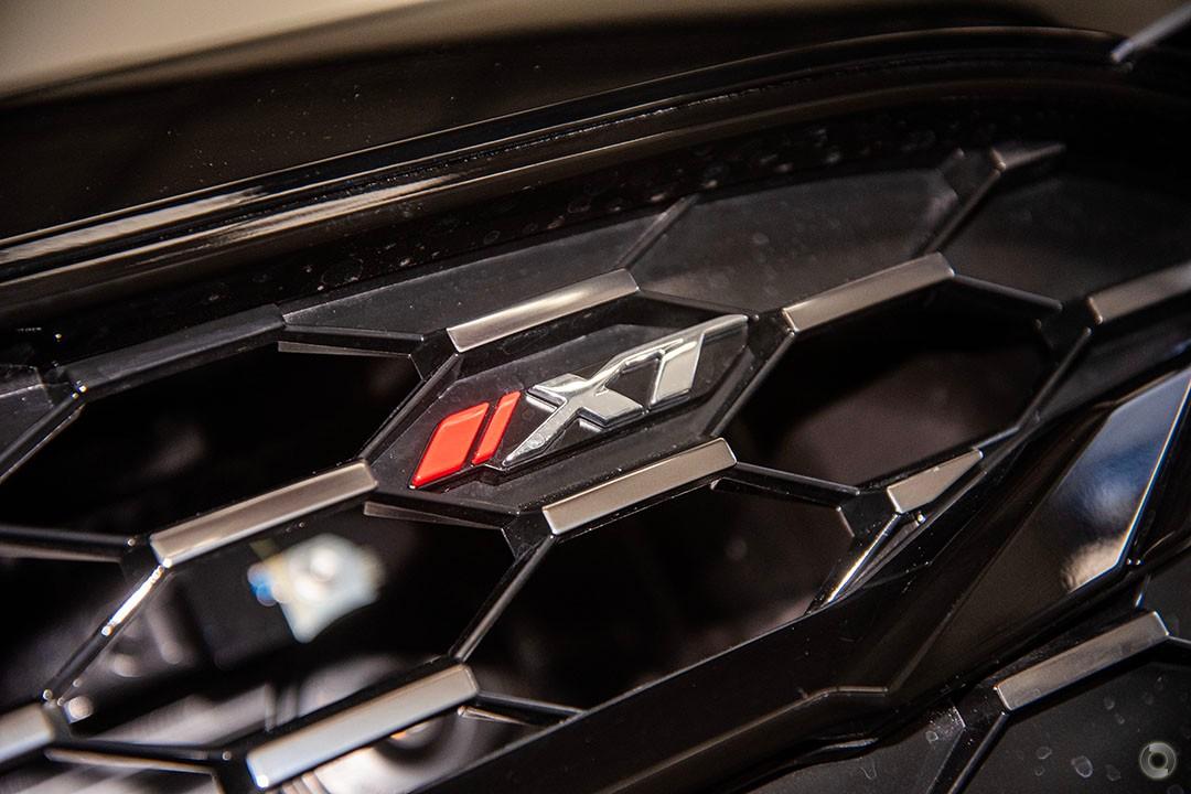 2025 Isuzu MU-X XTERRAIN — photo 8