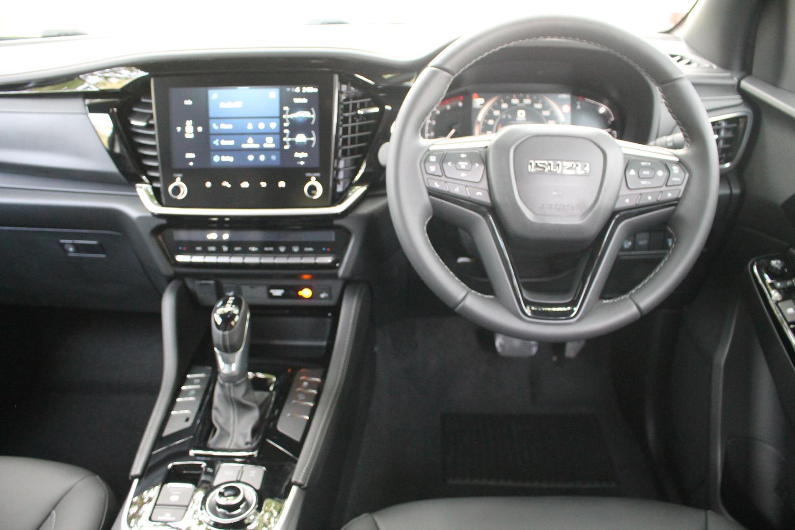 2025 Isuzu MU-X LST — photo 11