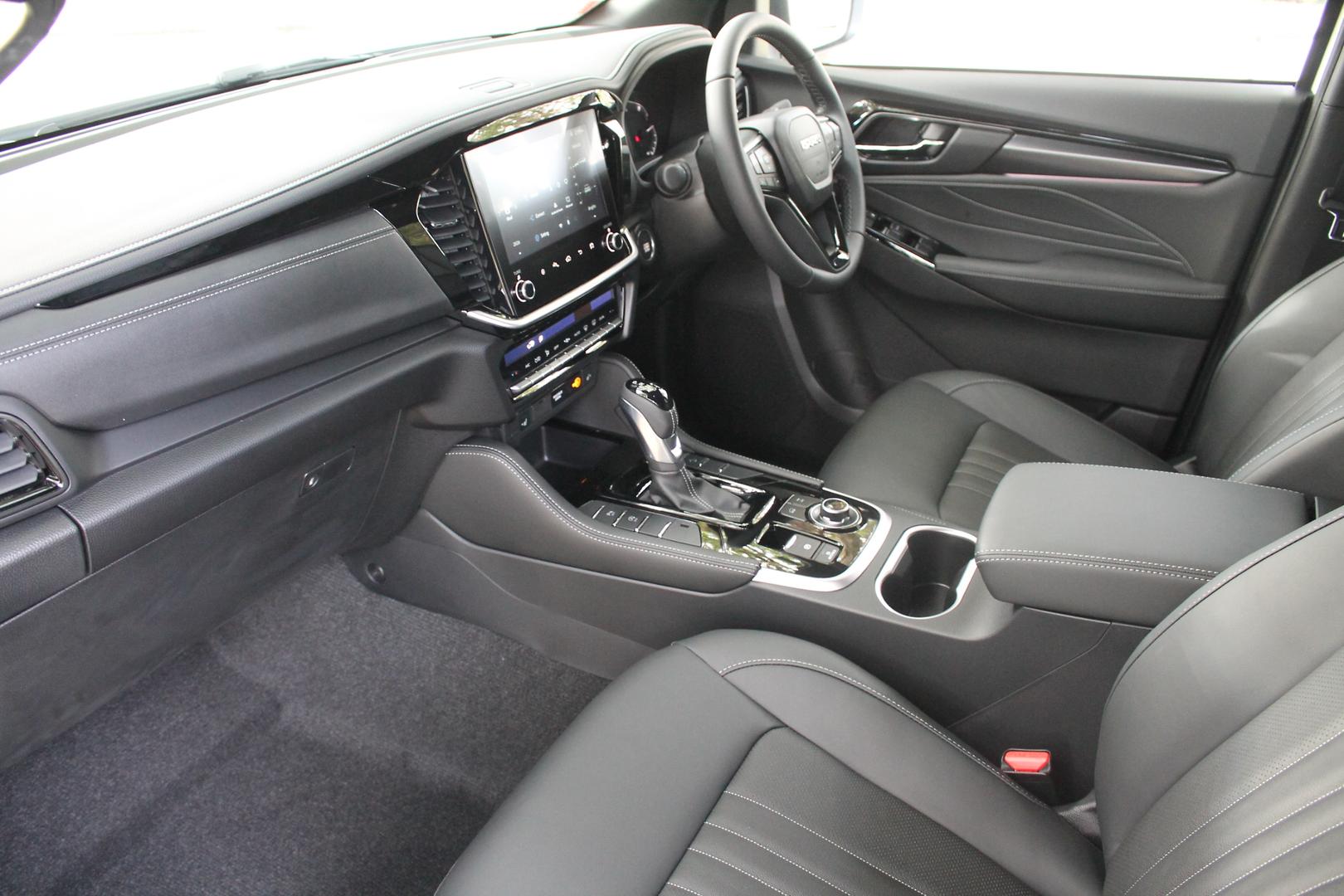 2025 Isuzu MU-X LST — photo 15