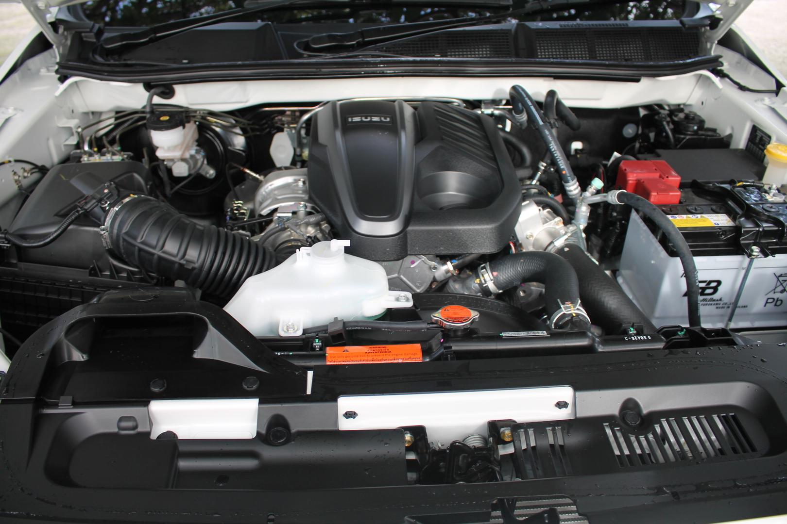 2025 Isuzu MU-X LST — photo 21
