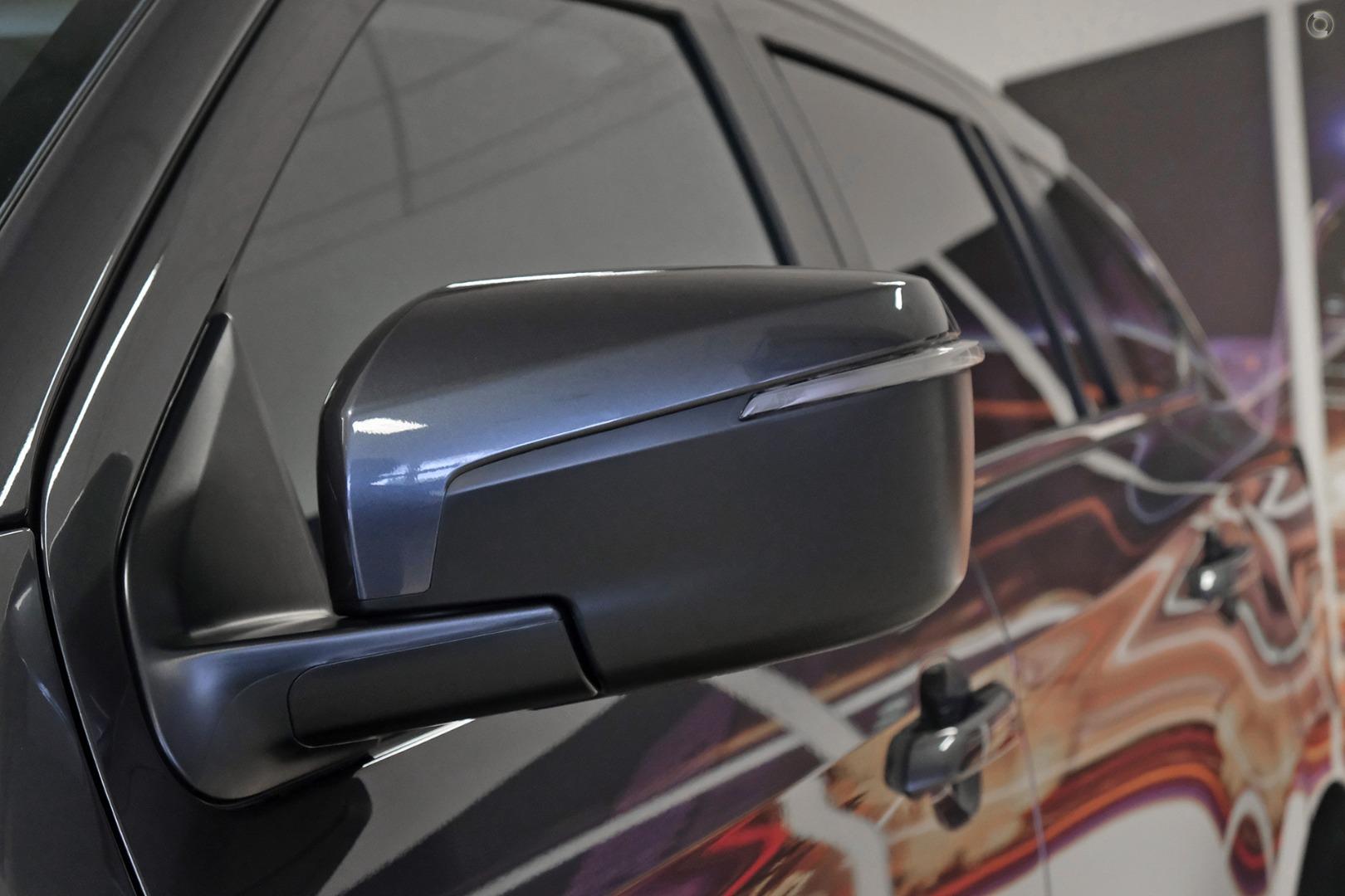 2025 Isuzu MU-X LSU — photo 9